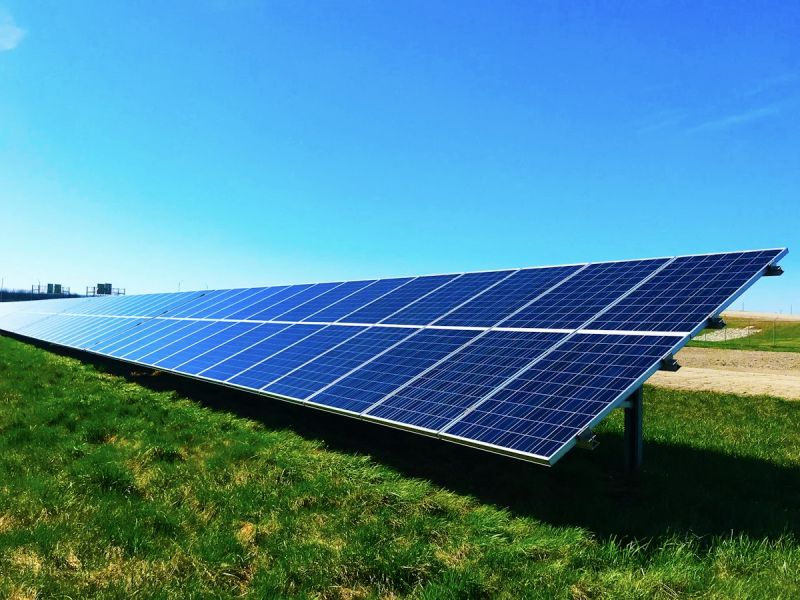 Solceller och grön energi i klimatfastigheter